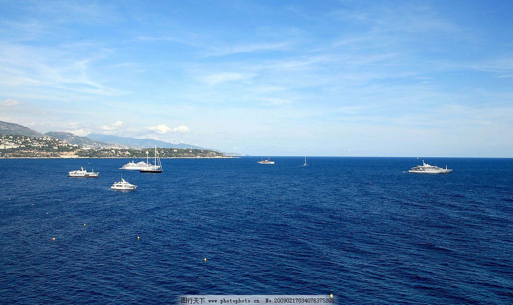 深蓝色的大海 淡蓝色的天空 远方的海岸 海船 旅游摄影 国外旅游 摄影