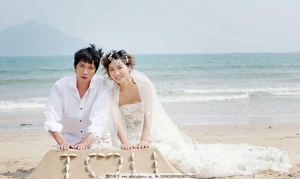 海边恋人图片