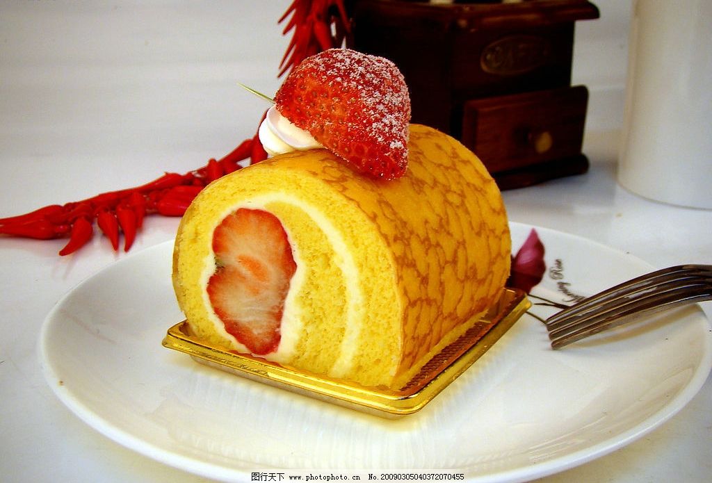 虎皮草莓卷蛋糕图片