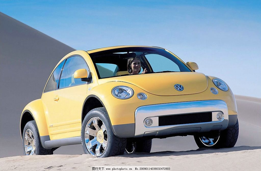 一汽大众甲壳虫汽车,美女开,现代科技,交通工具,摄影图库,72DPI,JPG